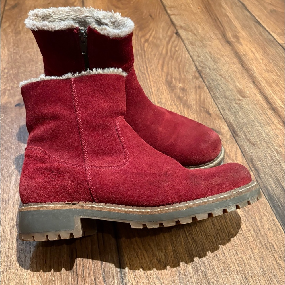 Red Bos & Co Calib Suede Ankle Boots with Fur Lining